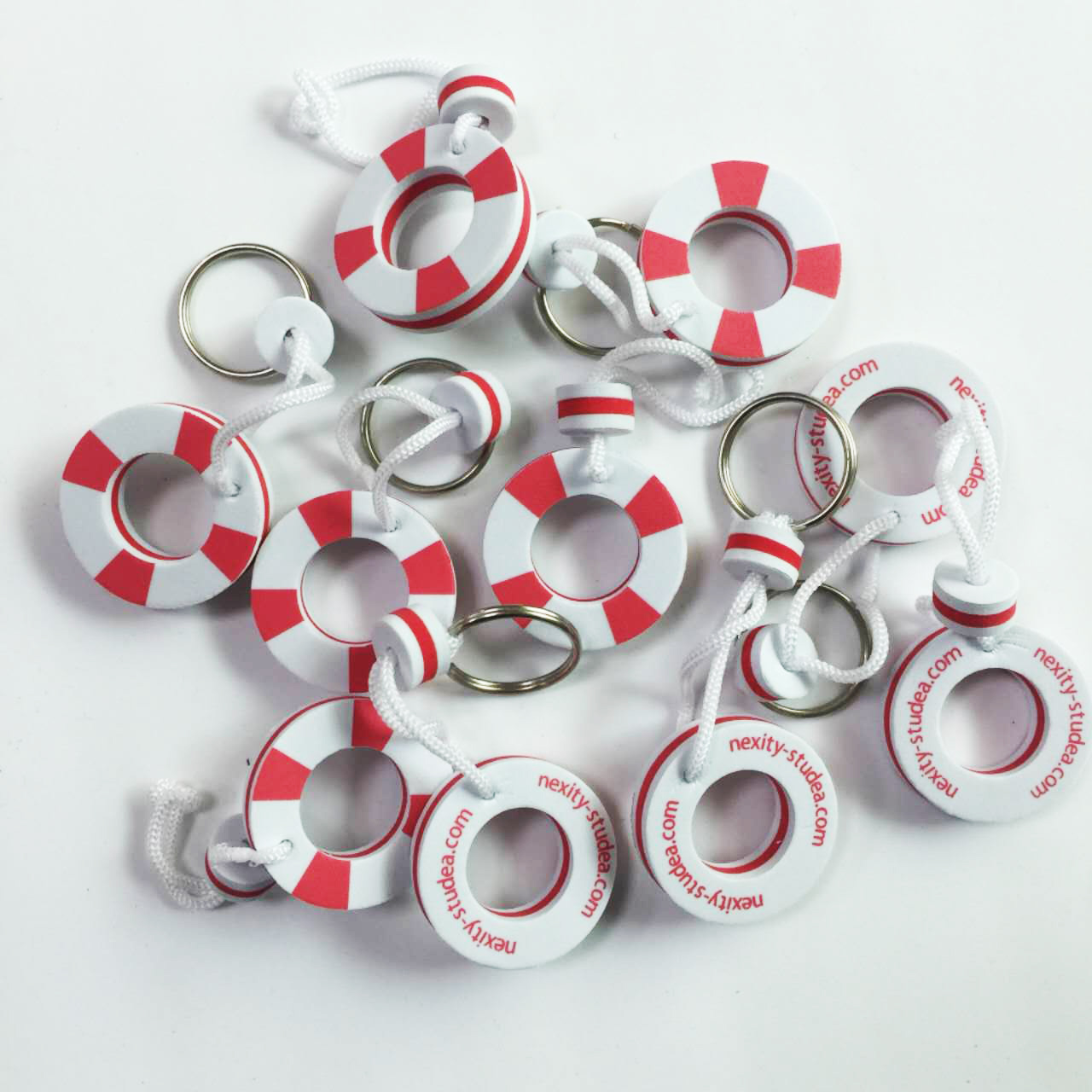 Flytende EVA-skum nøkkelringer – trykk med logo eller tekst ｜ reklameartiklerlogo.com