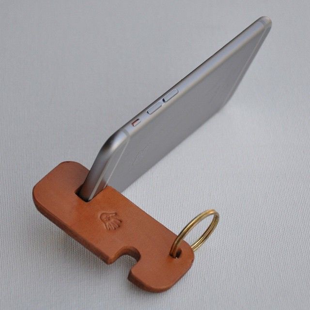 	Tre-nøkkelring mobilstativ med logo