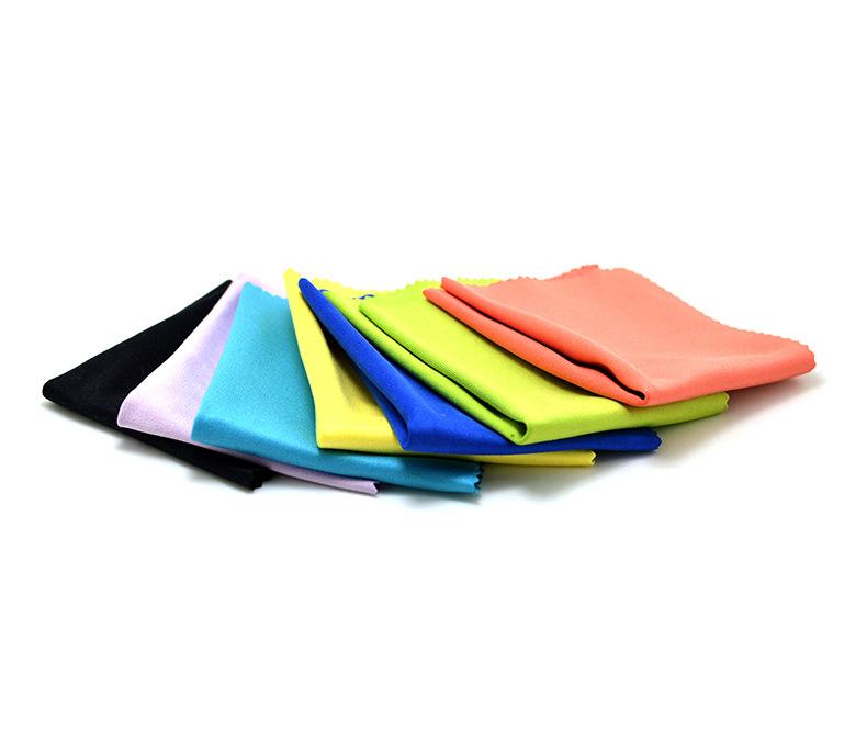 	Tilpassede mikrofiberkluter med logo