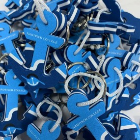 Tilpassede nøkkelringer i EVA-skum – flyter og er lette