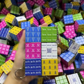 Egendefinerte Rubiks-kube-nøkkelringer med logo – Perso...