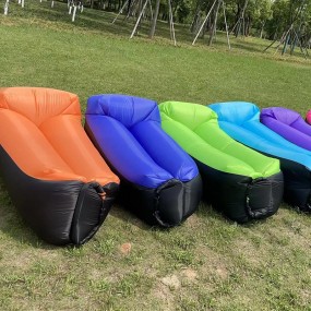 Oppblåsbar strandsofa med logo – Tilpasset XXL oppblåsb...