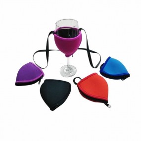 Hengende neopren vinglasholder med logo – perfekt til m...