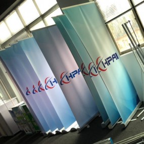 Roll-up-banner med trykk – Tilpassede roll-ups og displ...
