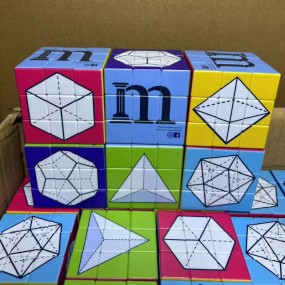 Egendefinerte Rubiks-kuber med logo – Personlige puslek...