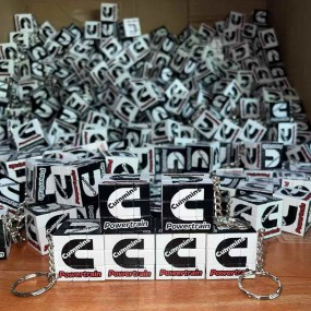 Rubiks kube-nøkkelringer med logo – Tilpassede personli...