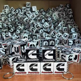 Rubiks kube-nøkkelringer med logo – Tilpassede personli...