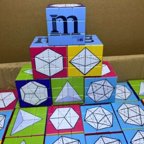 Egendefinerte Rubiks-kuber med logo – Personlige puslek...